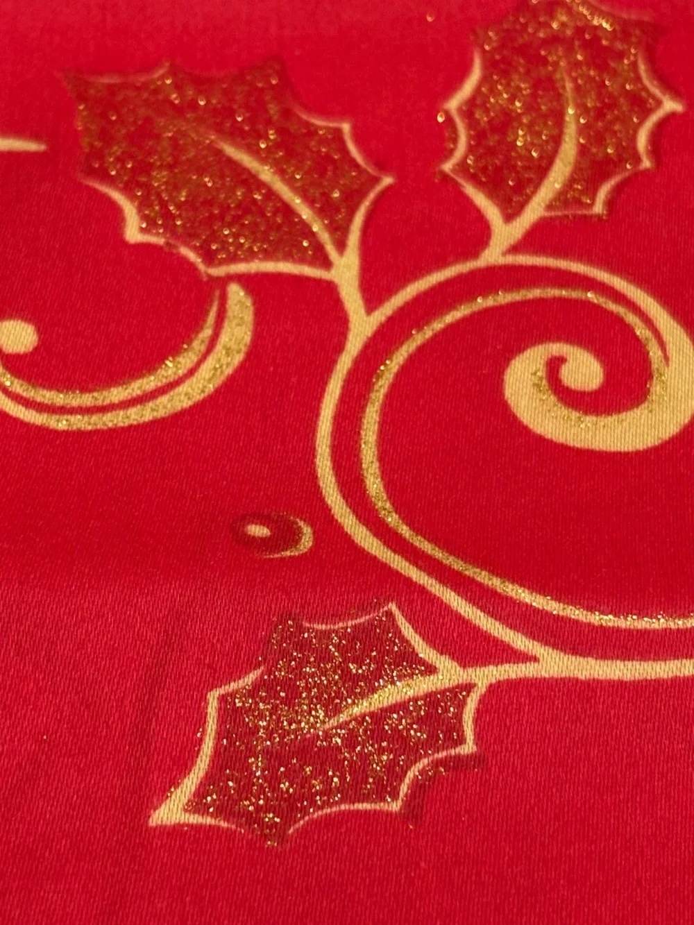 12 Red and Gold Glitter Holiday Napkins and Ne’Qwa Joy Wine Stopper